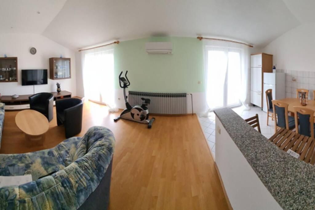 Mitros Apartment Malinska Exteriör bild