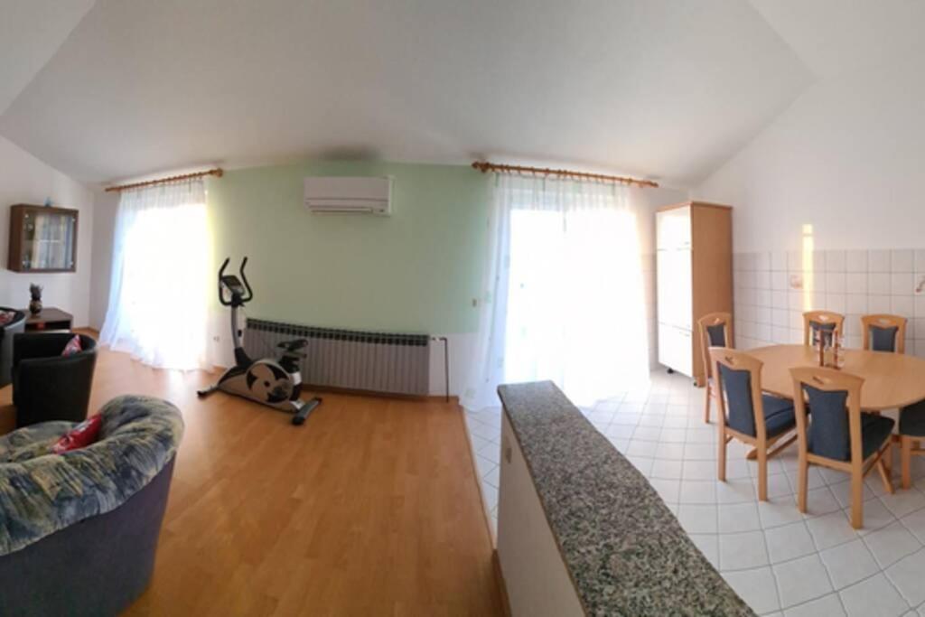 Mitros Apartment Malinska Exteriör bild